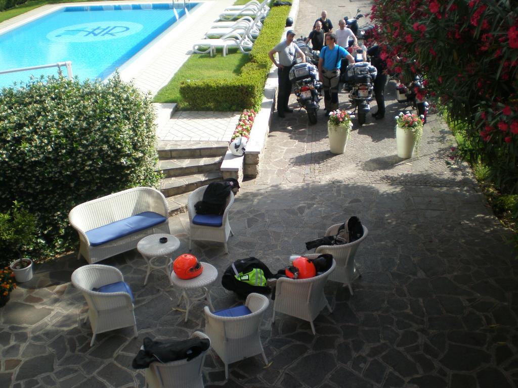 Bike & Wind Hotel Villa Maria Torbole Sul Garda Exteriör bild