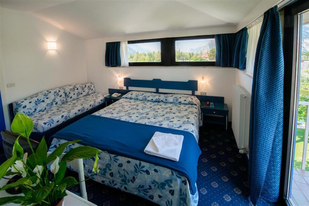 Bike & Wind Hotel Villa Maria Torbole Sul Garda Exteriör bild
