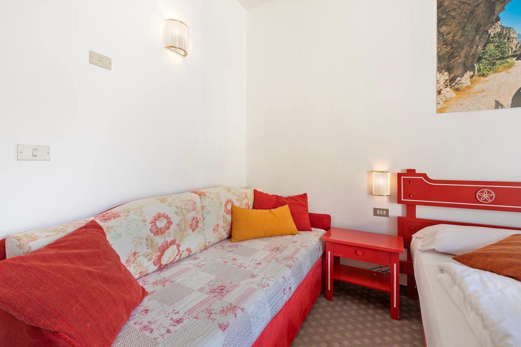 Bike & Wind Hotel Villa Maria Torbole Sul Garda Exteriör bild