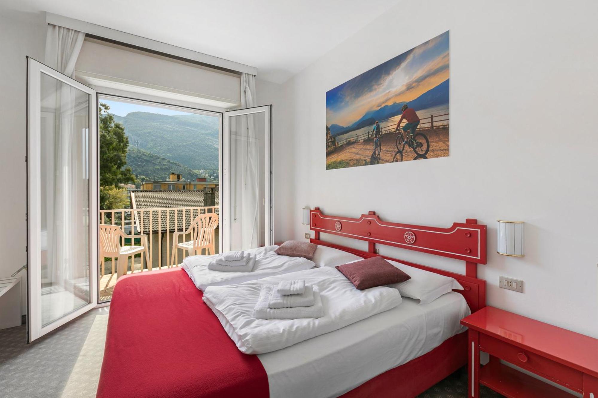 Bike & Wind Hotel Villa Maria Torbole Sul Garda Exteriör bild