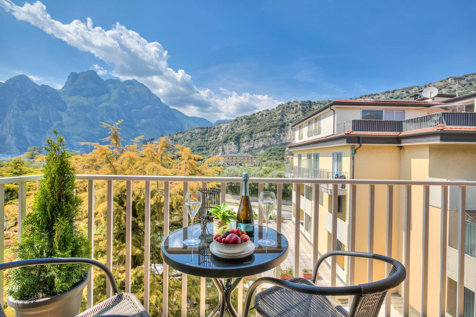 Bike & Wind Hotel Villa Maria Torbole Sul Garda Exteriör bild