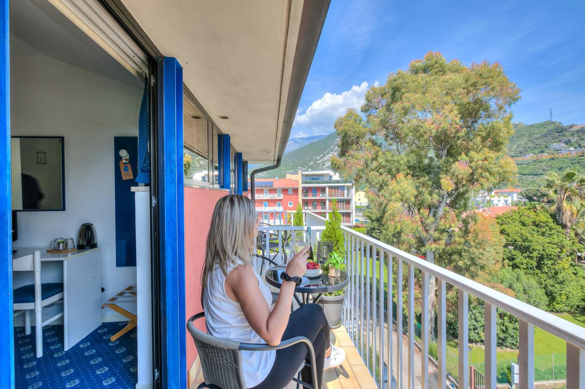 Bike & Wind Hotel Villa Maria Torbole Sul Garda Exteriör bild