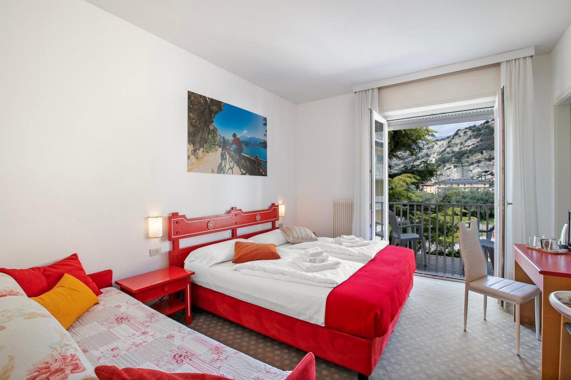 Bike & Wind Hotel Villa Maria Torbole Sul Garda Exteriör bild