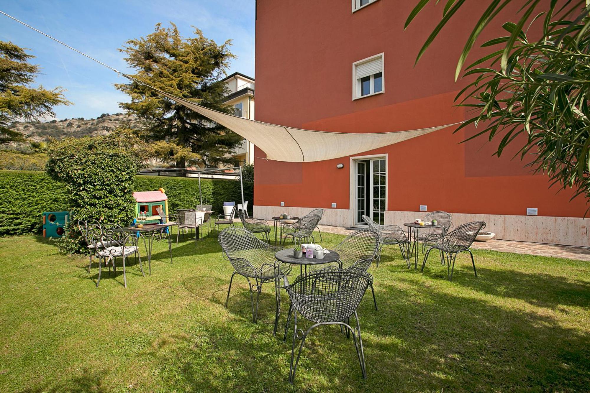 Bike & Wind Hotel Villa Maria Torbole Sul Garda Exteriör bild
