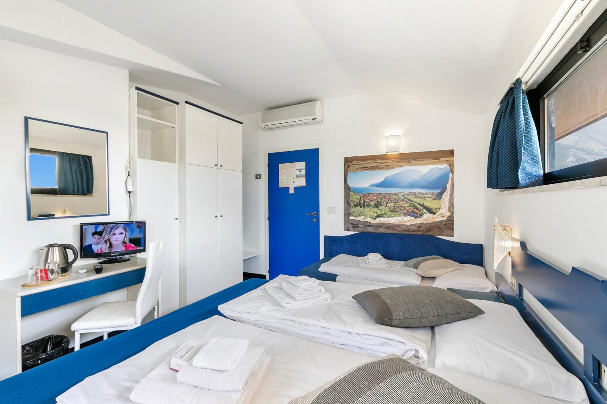 Bike & Wind Hotel Villa Maria Torbole Sul Garda Exteriör bild