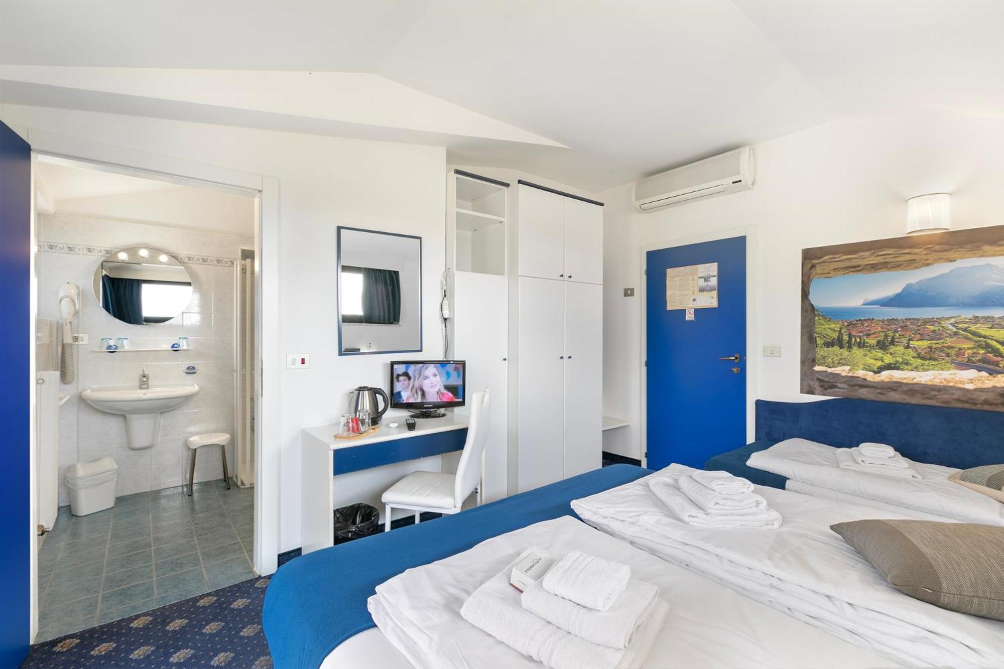 Bike & Wind Hotel Villa Maria Torbole Sul Garda Exteriör bild