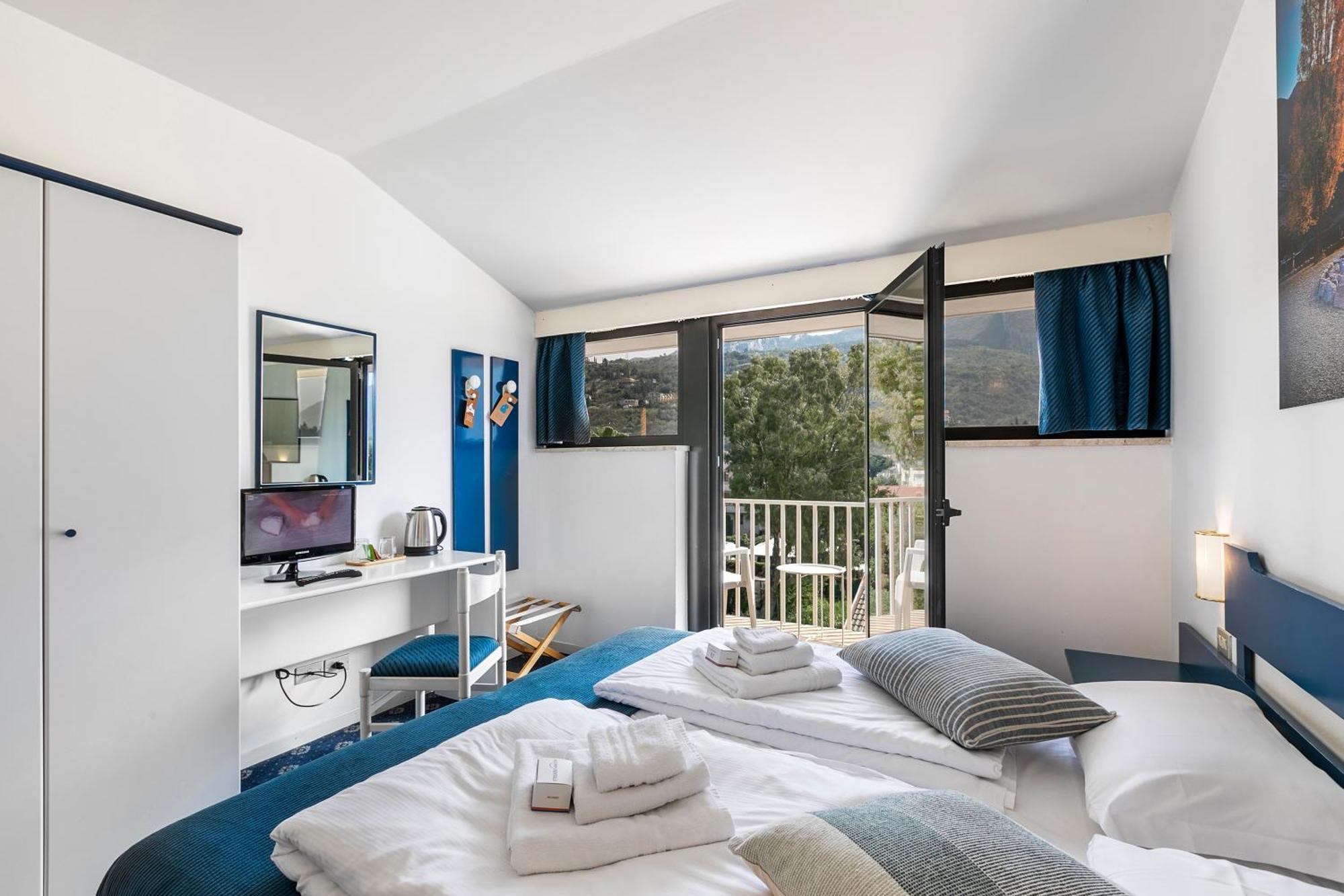 Bike & Wind Hotel Villa Maria Torbole Sul Garda Exteriör bild