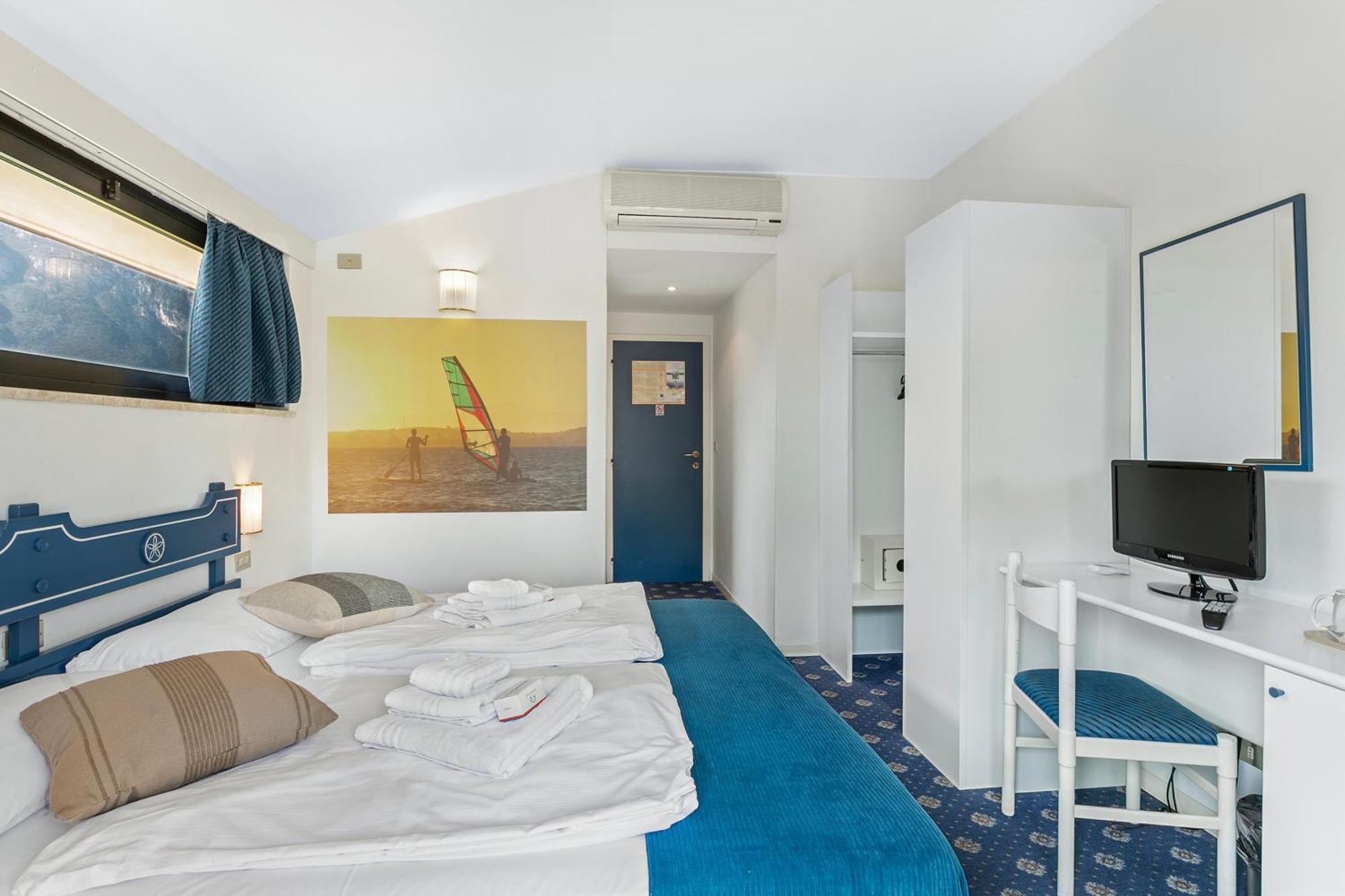 Bike & Wind Hotel Villa Maria Torbole Sul Garda Exteriör bild