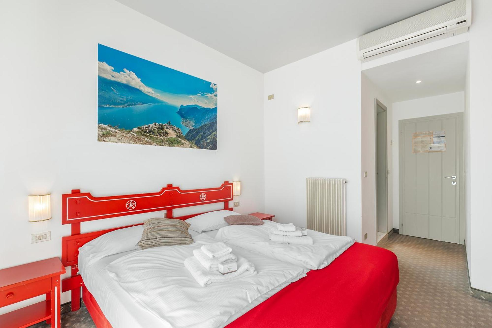 Bike & Wind Hotel Villa Maria Torbole Sul Garda Exteriör bild