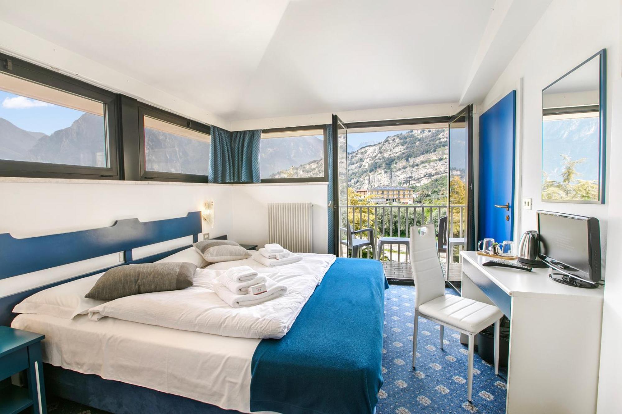 Bike & Wind Hotel Villa Maria Torbole Sul Garda Exteriör bild