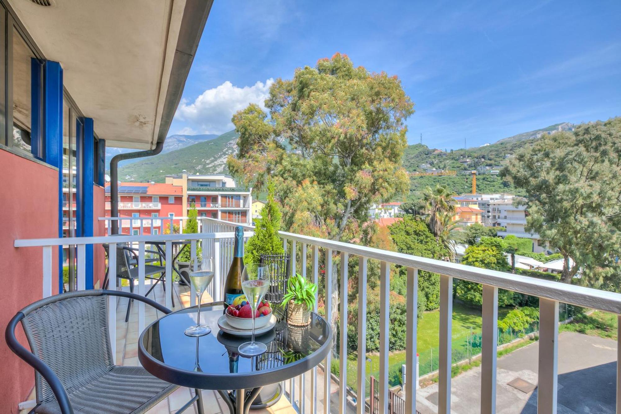 Bike & Wind Hotel Villa Maria Torbole Sul Garda Exteriör bild