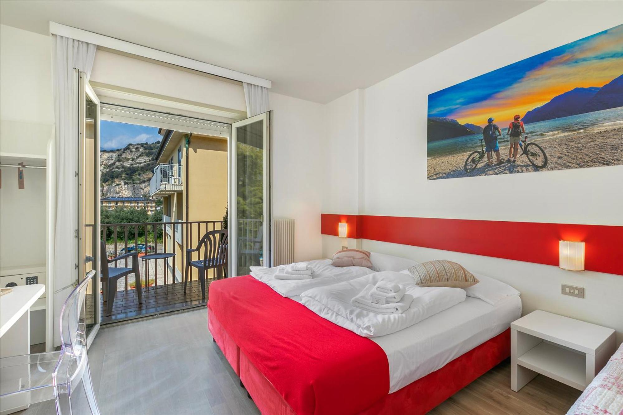 Bike & Wind Hotel Villa Maria Torbole Sul Garda Exteriör bild