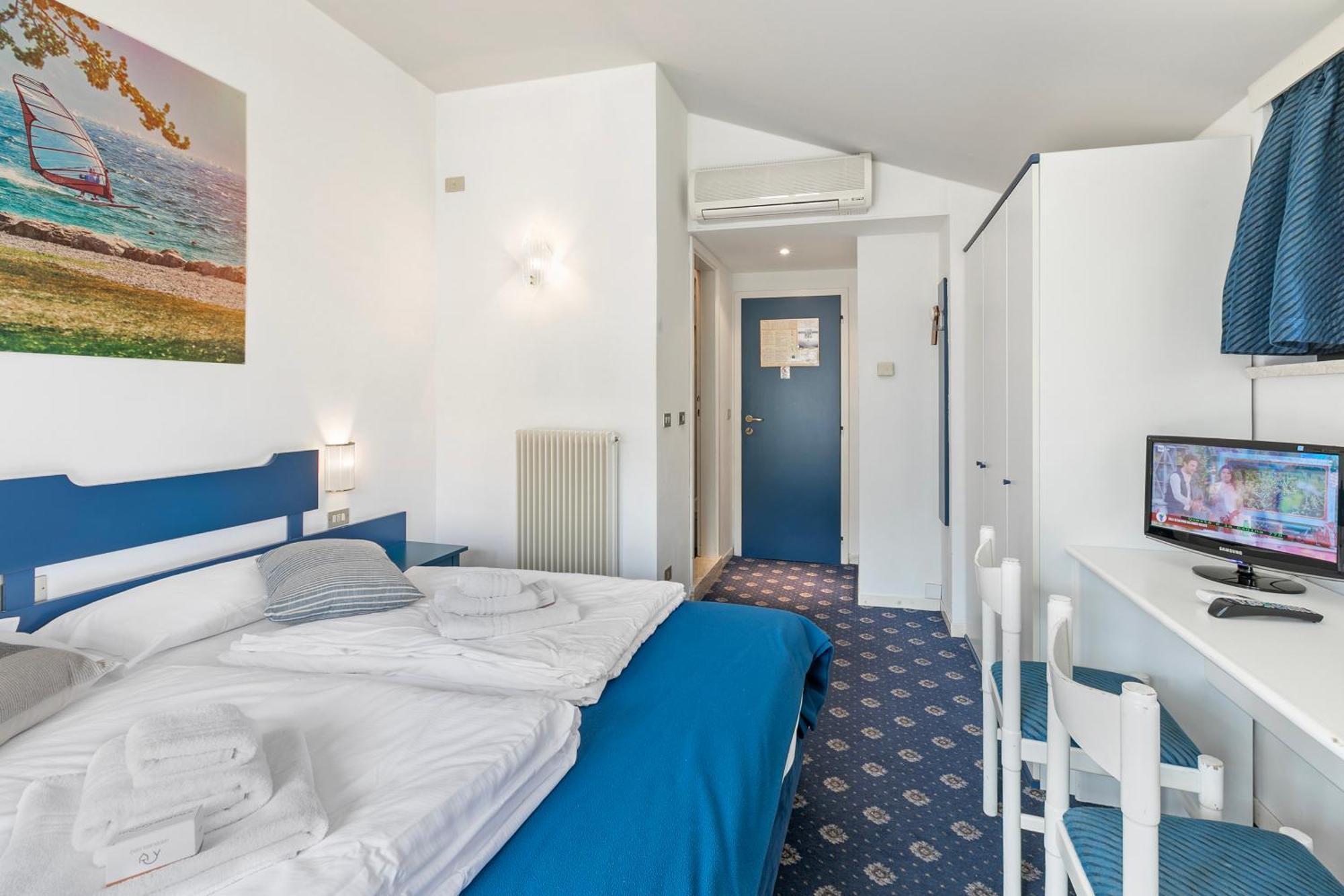 Bike & Wind Hotel Villa Maria Torbole Sul Garda Exteriör bild