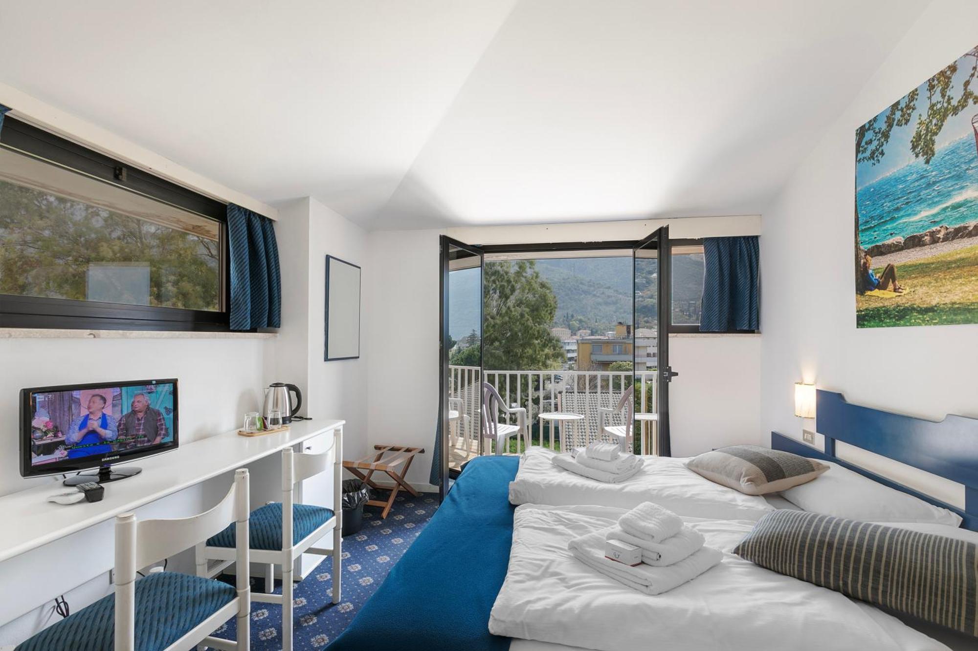 Bike & Wind Hotel Villa Maria Torbole Sul Garda Exteriör bild