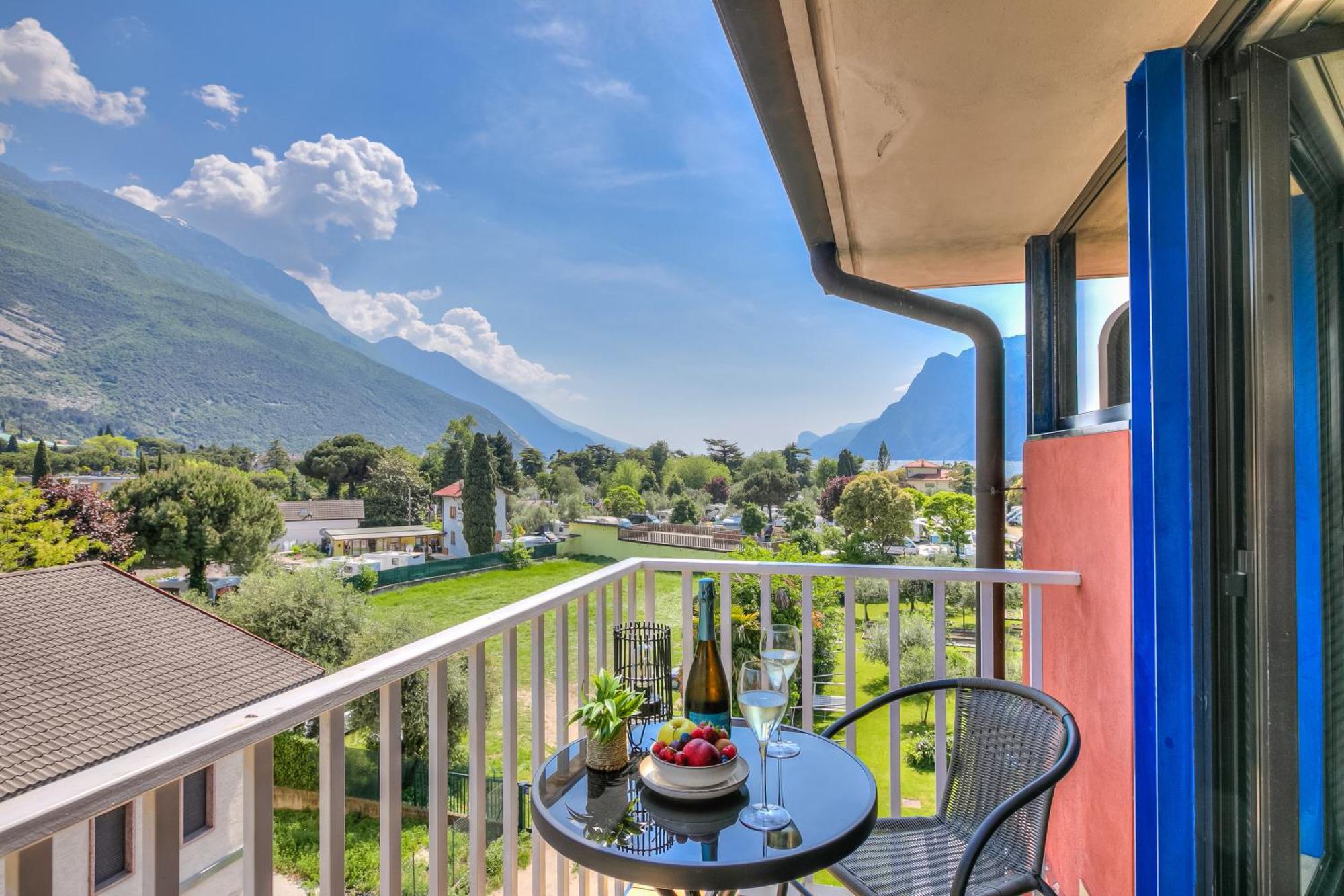 Bike & Wind Hotel Villa Maria Torbole Sul Garda Exteriör bild