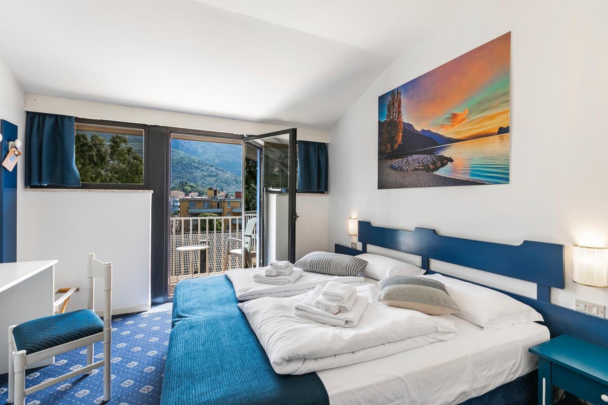Bike & Wind Hotel Villa Maria Torbole Sul Garda Exteriör bild