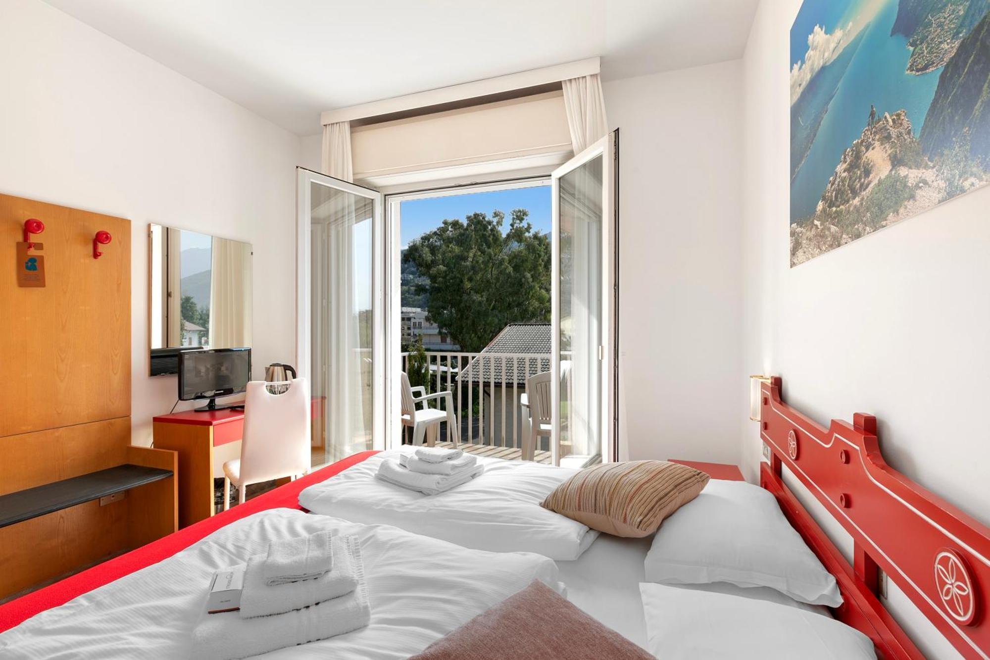 Bike & Wind Hotel Villa Maria Torbole Sul Garda Exteriör bild