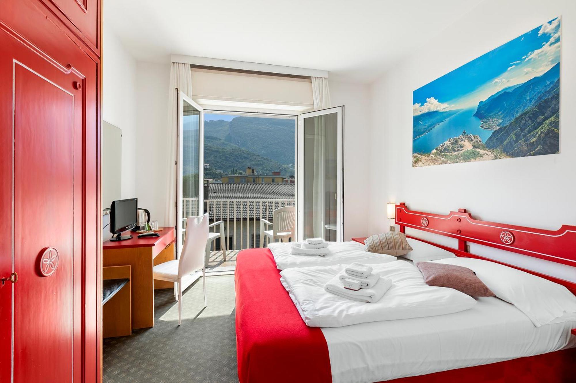 Bike & Wind Hotel Villa Maria Torbole Sul Garda Exteriör bild