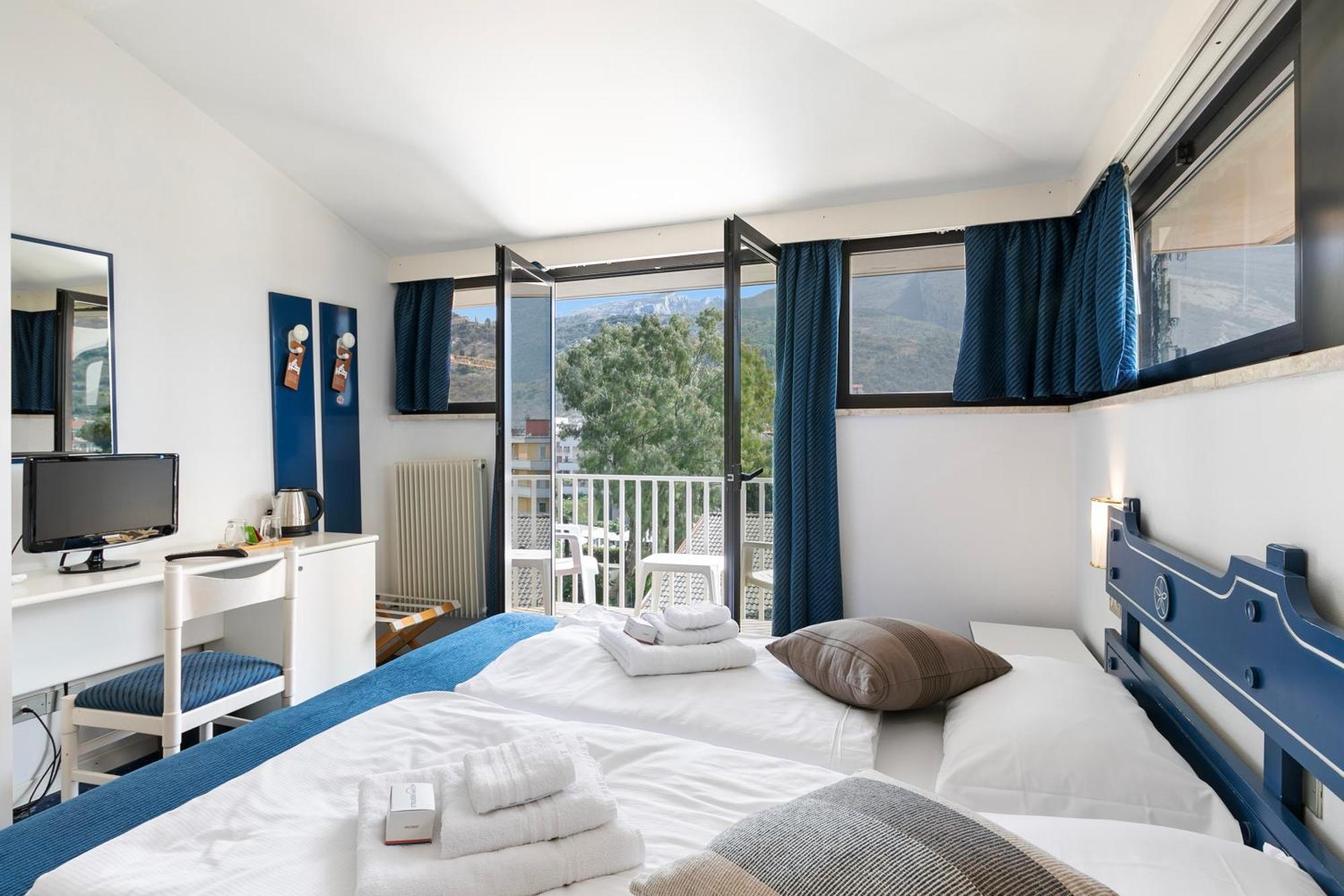 Bike & Wind Hotel Villa Maria Torbole Sul Garda Exteriör bild
