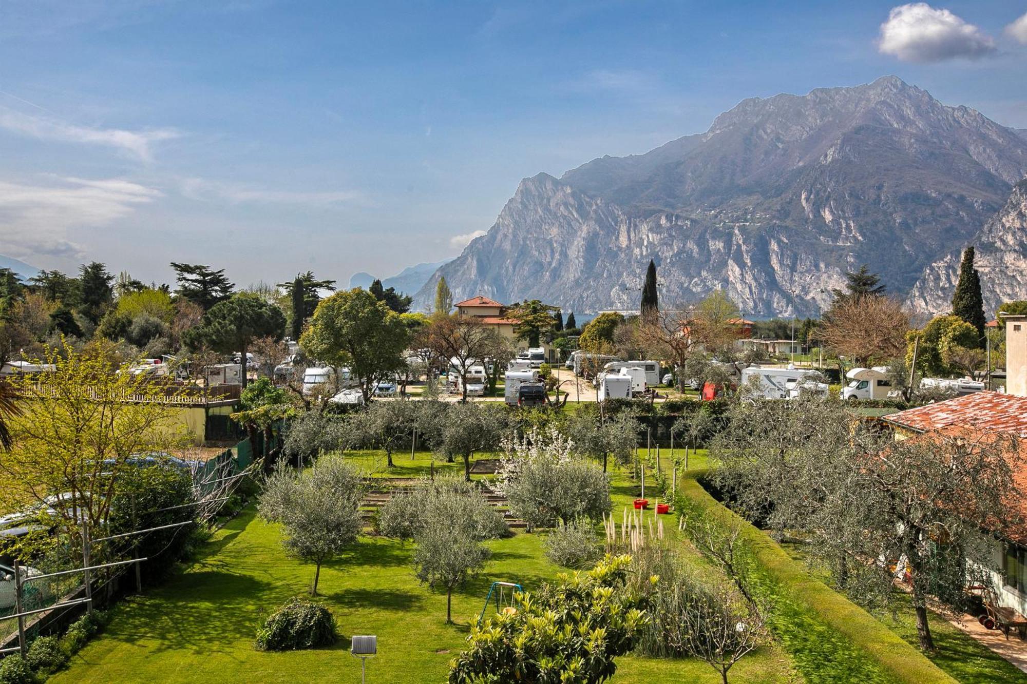 Bike & Wind Hotel Villa Maria Torbole Sul Garda Exteriör bild