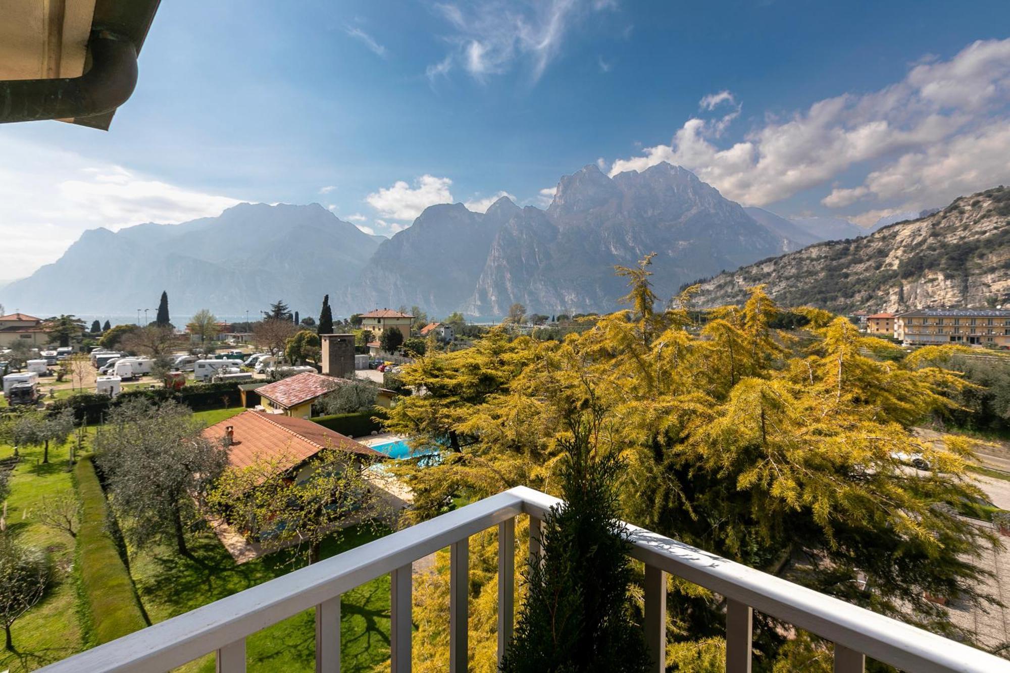 Bike & Wind Hotel Villa Maria Torbole Sul Garda Exteriör bild